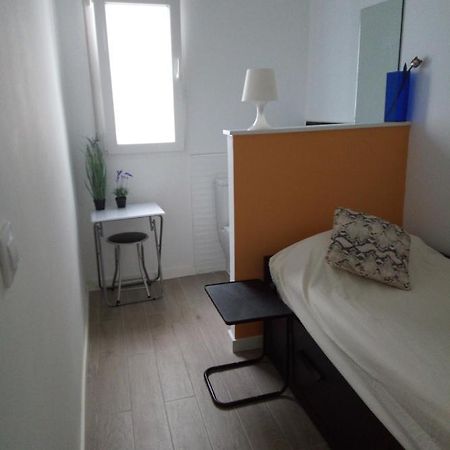 Alquilo Habitacion Individual Con Aseo Privado Solo Chicas, Only Girls Βαλένθια Εξωτερικό φωτογραφία